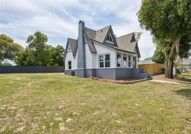 Photo 3 of Single family home for sale at 1326 East Ave, Clermont, FL 34711 | MLS# S5151712 | Listing updated on 2026-09-14