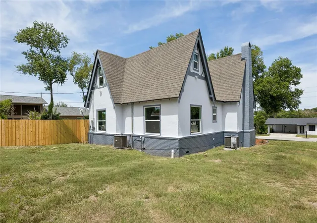 Photo 3 of Single family home for sale at 1326 East Ave, Clermont, FL 34711 | MLS# S5151712 | Listing updated on 2026-09-14