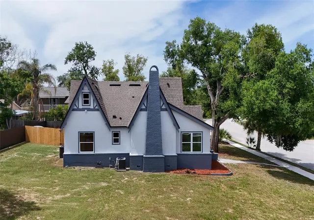Photo 4 of Single family home for sale at 1326 East Ave, Clermont, FL 34711 | MLS# S5151712 | Listing updated on 2026-09-14
