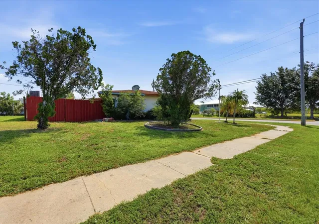 Photo 4 of Single family home for sale at 4751 S Biscayne Dr, North Port, FL 34287 | MLS# A4696740 | Listing updated on 2026-08-13