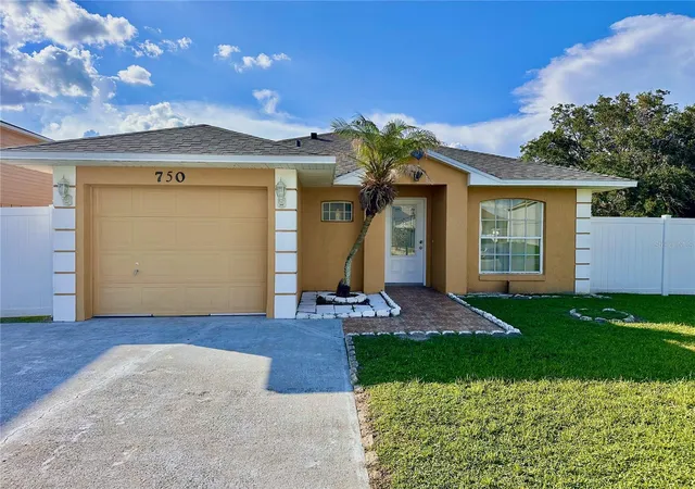 Photo 1 of Single family home for sale at 750 Pelican Ct, Kissimmee, FL 34759 | MLS# O6415918 | Listing updated on 2026-10-23