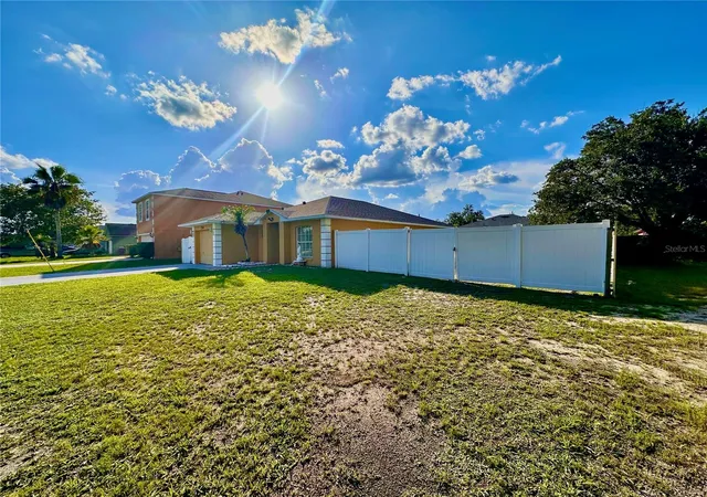 Photo 3 of Single family home for sale at 750 Pelican Ct, Kissimmee, FL 34759 | MLS# O6415918 | Listing updated on 2026-10-23