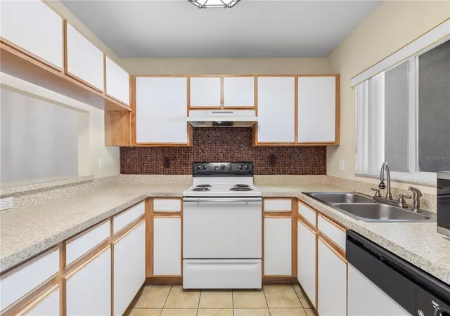 5th image of 1907 Fluorshire Dr, Brandon, FL 33511 | MLS# W7886649
