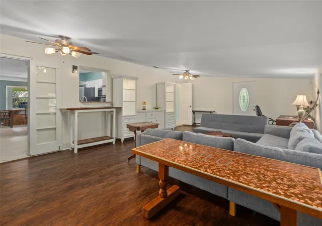 Photo 3 of Sale Pending at 9812 51st Avenue N, Saint Petersburg, FL 33708 | MLS# W7886650 | Listing updated on 2026-09-12