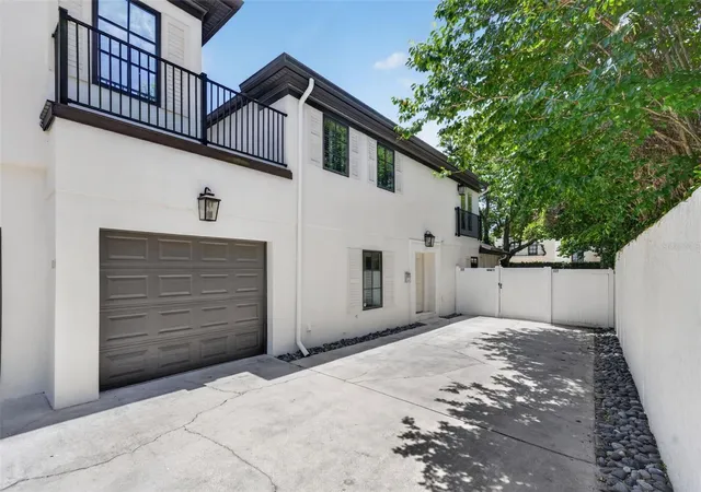 Photo 3 of Townhouse for sale at 1265 Arlington Pl, Winter Park, FL 32789 | MLS# O6415981 | Listing updated on 2026-10-07
