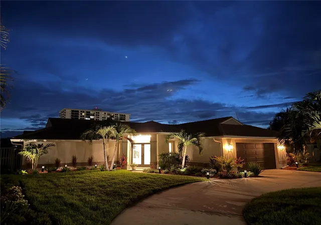 Photo 3 of Single family home for sale at 324 Leeward Is, Clearwater Beach, FL 33767 | MLS# TB8518175 | Listing updated on 2026-09-20