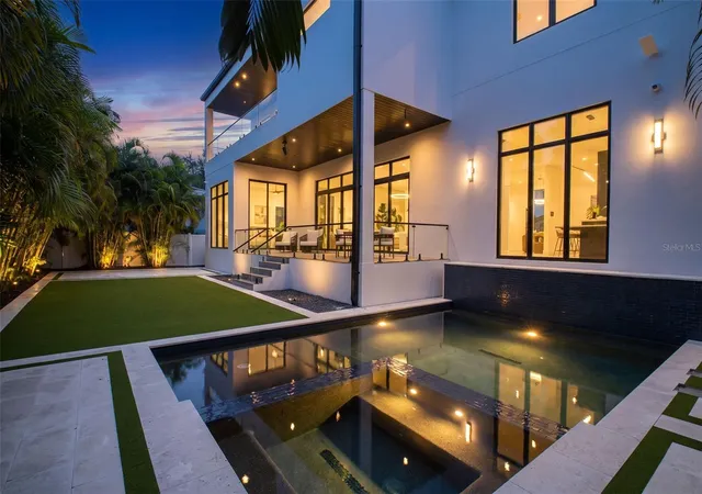 2nd image of 1076 Snell Isle Blvd Ne, Saint Petersburg, FL 33704 | MLS# TB8518184