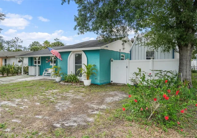 Photo 2 of Single family home for sale at 7906 Woodvine Cir, Tampa, FL 33615 | MLS# TB8518197 | Listing updated on 2026-10-06