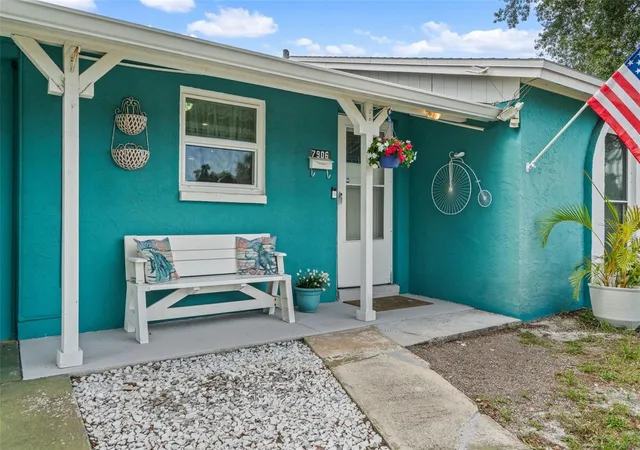 Photo 3 of Single family home for sale at 7906 Woodvine Cir, Tampa, FL 33615 | MLS# TB8518197 | Listing updated on 2026-10-06