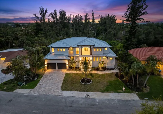 Photo 2 of Single family home for sale at 626 Buttonwood Dr, LONGBOAT KEY, FL 34228 | MLS# A4696767 | Listing updated on 2026-10-13