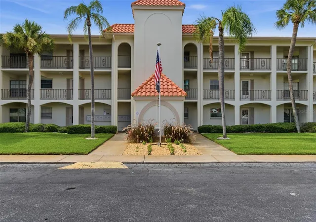 2nd image of 19029 Us Hwy 19 N #7-12, Clearwater, FL 33764 | MLS# TB8518209
