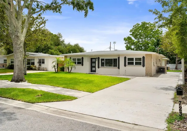 2nd image of 723 W Bayshore Dr, Tarpon Springs, FL 34689 | MLS# W7886657