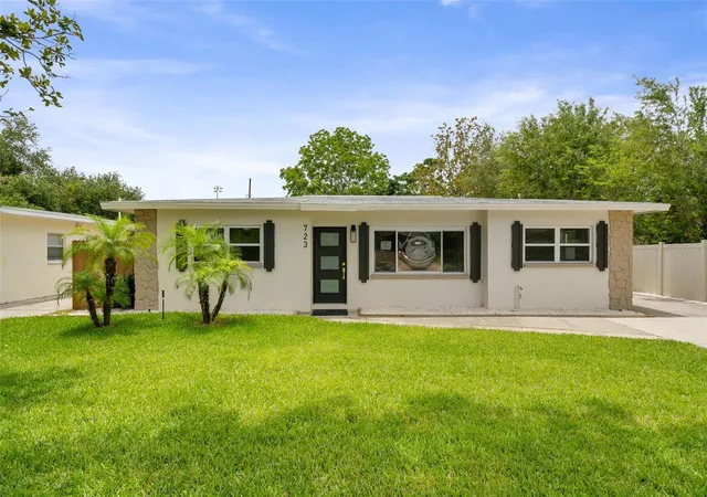 3rd image of 723 W Bayshore Dr, Tarpon Springs, FL 34689 | MLS# W7886657