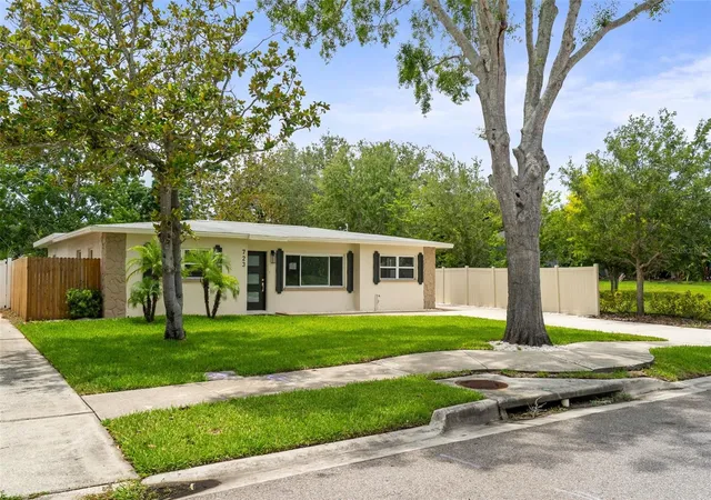 4th image of 723 W Bayshore Dr, Tarpon Springs, FL 34689 | MLS# W7886657