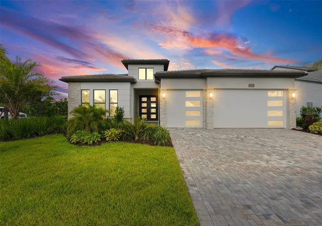 Photo 1 of Single family home for sale at 2629 Waterfront Cir, Sarasota, FL 34240 | MLS# A4696784 | Listing updated on 2026-06-23