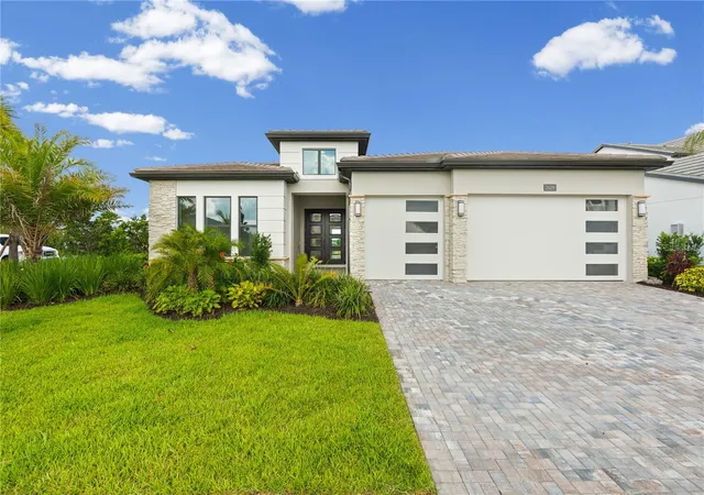 Photo 3 of Single family home for sale at 2629 Waterfront Cir, Sarasota, FL 34240 | MLS# A4696784 | Listing updated on 2026-06-23