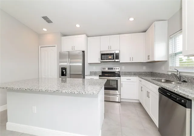 Photo 4 of Single family home for sale at 280 Beckenham Dr, Kissimmee, FL 34758 | MLS# C7527217 | Listing updated on 2026-10-22