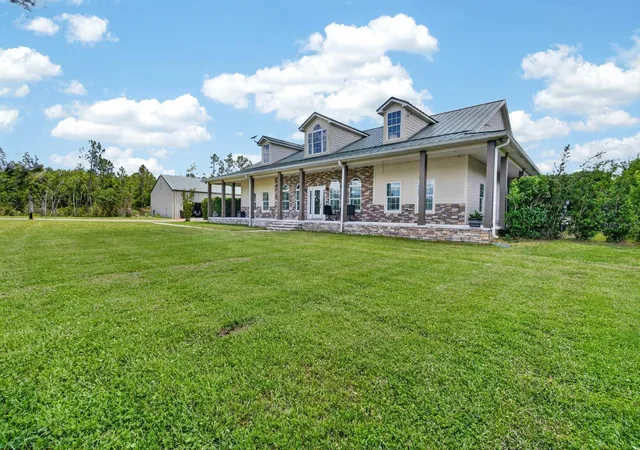 Photo 4 of Single family home for sale at 103 Sweetwater Trl, Bunnell, FL 32110 | MLS# FC319217 | Listing updated on 2026-08-26