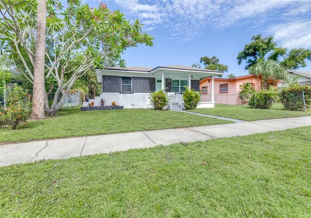 2nd image of 2325 Highland St S, St Petersburg, FL 33705 | MLS# TB8518271