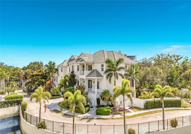 Photo 4 of Single family home for sale at 6925 Bochi Cir, Sarasota, FL 34242 | MLS# G5113633 | Listing updated on 2026-08-13