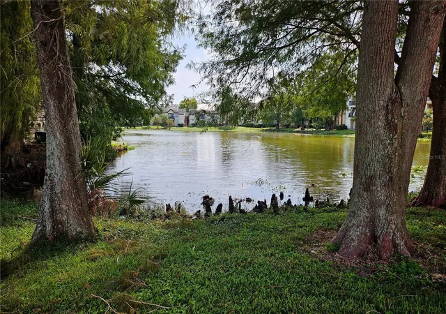 Listing Photo 2 - Condo for sale in building located at 1916 Lake Atriums Cir, Orlando, FL 32839 - Unit #25