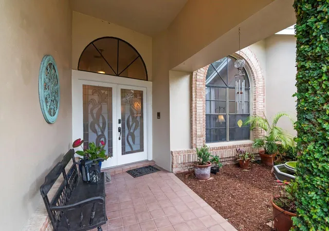 3rd image of 3306 Westmoreland Dr, Tampa, FL 33618 | MLS# TB8518305
