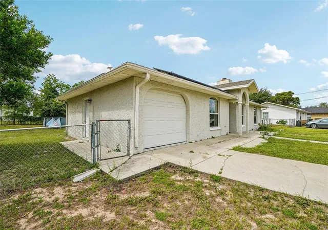 Photo 2 of Single family home for sale at 18 Spring Radl, Ocala, FL 34472 | MLS# O6416097 | Listing updated on 2026-08-27
