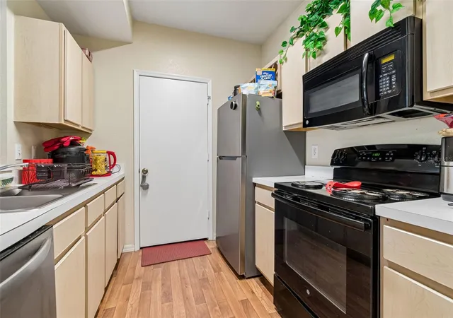 4th image of 8414 Lucuya Wy #201, Temple Terrace, FL 33637 | MLS# TB8518314