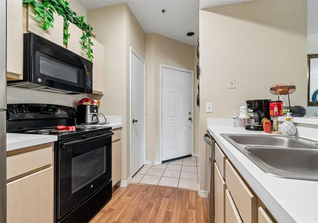 5th image of 8414 Lucuya Wy #201, Temple Terrace, FL 33637 | MLS# TB8518314
