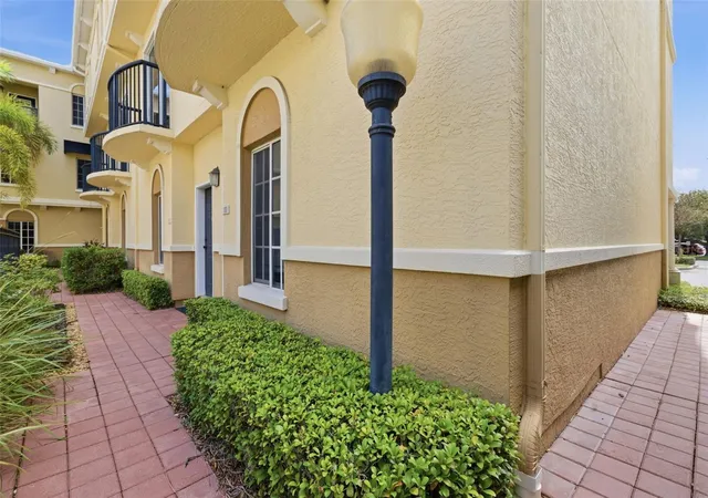Photo 3 of Condo for sale at 113 Grand Beach Pl, Tampa, FL 33609 | MLS# TB8518319 | Listing updated on 2026-10-07