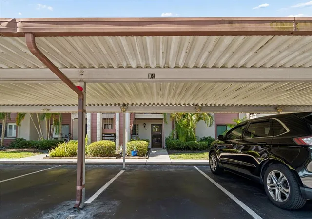 Homes for sale in St Petersburg, FL | 723 83rd Avenue, St Petersburg, FL 33702 | Houzeo