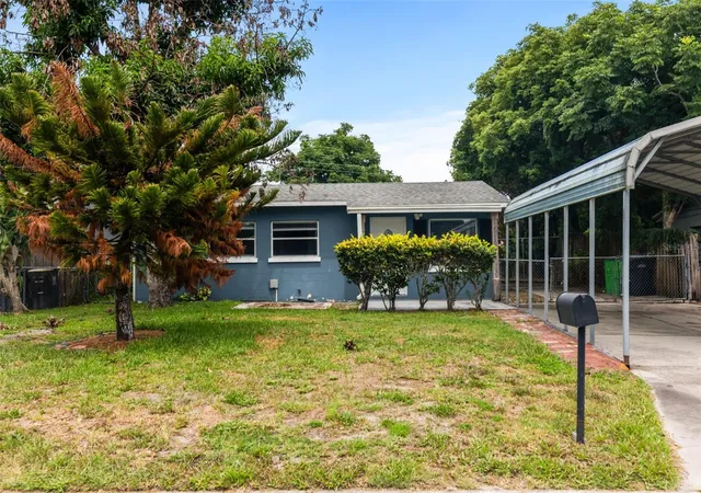 3rd image of 1039 Woodland Ave, Lakeland, FL 33801 | MLS# O6416127
