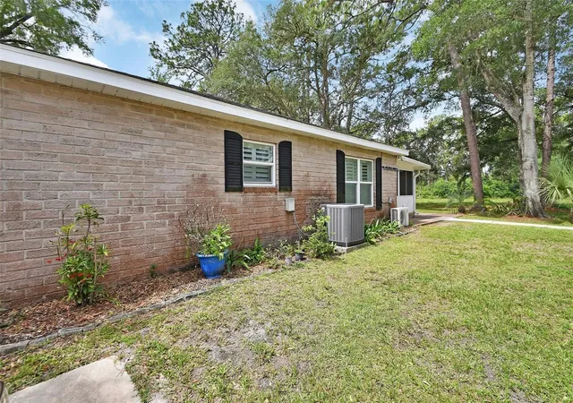 2nd image of 720 S Hl Ave, DELAND, FL 32724