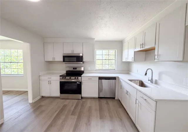 2nd image of 333 E Chelsea St, Deland, FL 32724 | MLS# O6416146