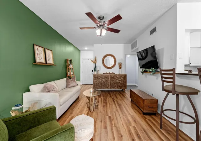4th image of 2010 E Palm Ave, Tampa, FL 33605