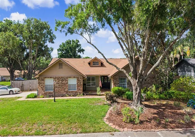 2nd image of 3916 Broomsedge Ln, Valrico, FL 33596 | MLS# TB8518406