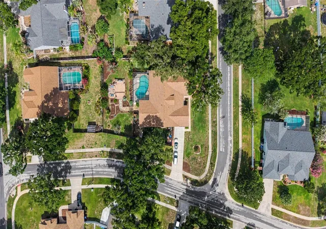 3rd image of 3916 Broomsedge Ln, Valrico, FL 33596 | MLS# TB8518406