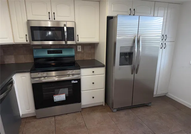 Listing Photo 1 - Condo for sale in building located at 201 W Laurel St, Tampa, FL 33602 - Unit #703