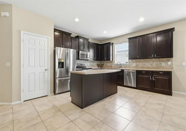 Photo 3 of Single family home for sale at 20945 Oldenburg Loop, Mount Dora, FL 32757 | MLS# G5113644 | Listing updated on 2026-09-11