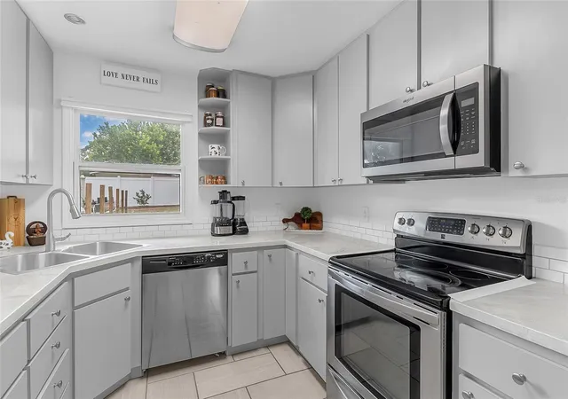 4th image of 855 Pearl Dr, Mount Dora, FL 32757 | MLS# O6416195