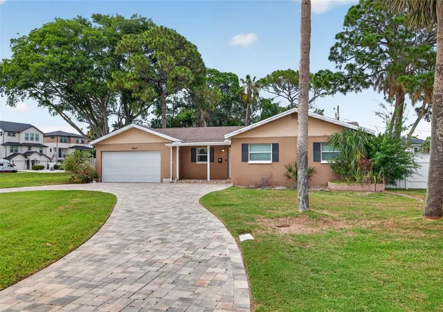 Photo 1 of Single family home for sale at 4627 Venetian Blvd Ne, St Petersburg, FL 33704 | MLS# TB8518451 | Listing updated on 2026-10-12