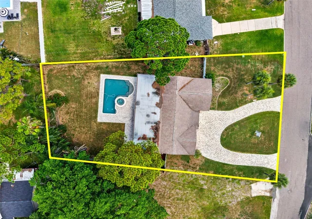 Photo 11 of Single family home for sale at 4627 Venetian Blvd NE, ST PETERSBURG, FL 33704 | MLS# TB8518451 | Listing updated on 2026-10-12