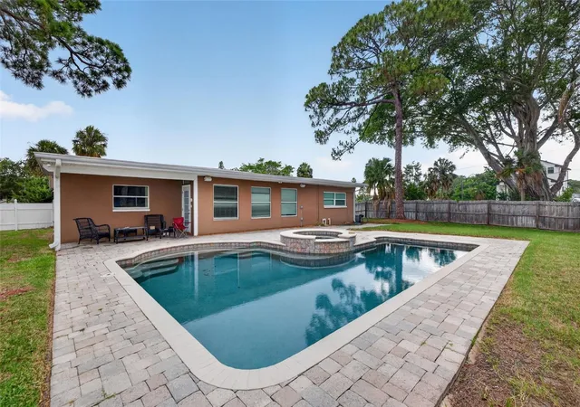 Photo 3 of Single family home for sale at 4627 Venetian Blvd NE, St Petersburg, FL 33704 | MLS# TB8518451 | Listing updated on 2026-10-12