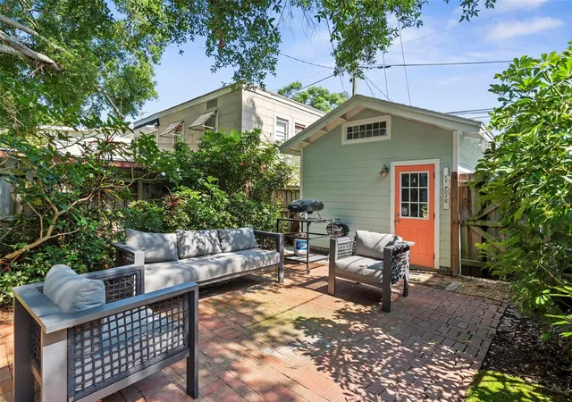 Photo 3 of Single family home for sale at 205 12th Avenue N, Saint Petersburg, FL 33701 | MLS# A4696875 | Listing updated on 2026-08-21