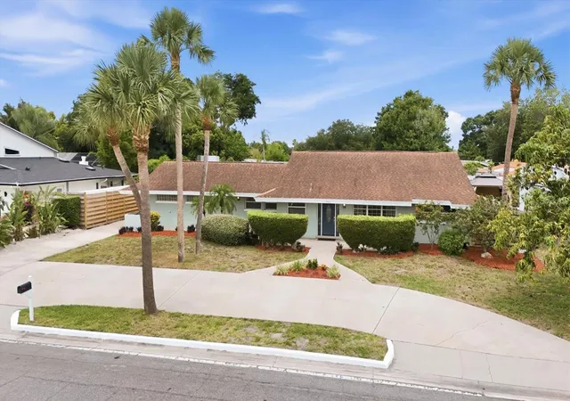 2nd image of 3612 S Lockwood Ridge Rd, Sarasota, FL 34239 | MLS# A4696876