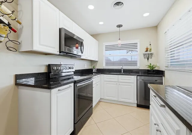 Photo 3 of Single family home for sale at 3612 S Lockwood Ridge Rd, Sarasota, FL 34239 | MLS# A4696876 | Listing updated on 2026-10-01
