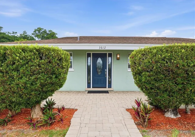 3rd image of 3612 S Lockwood Ridge Rd, Sarasota, FL 34239 | MLS# A4696876