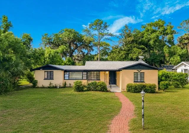 Photo 1 of Single family home for sale at 948 Ne 6th Street, Ocala, FL 34470 | MLS# V4949632 | Listing updated on 2026-09-17