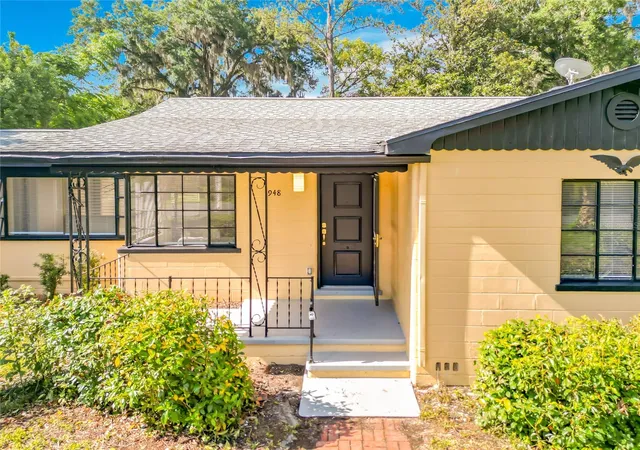 Photo 2 of Single family home for sale at 948 Ne 6th Street, Ocala, FL 34470 | MLS# V4949632 | Listing updated on 2026-09-17