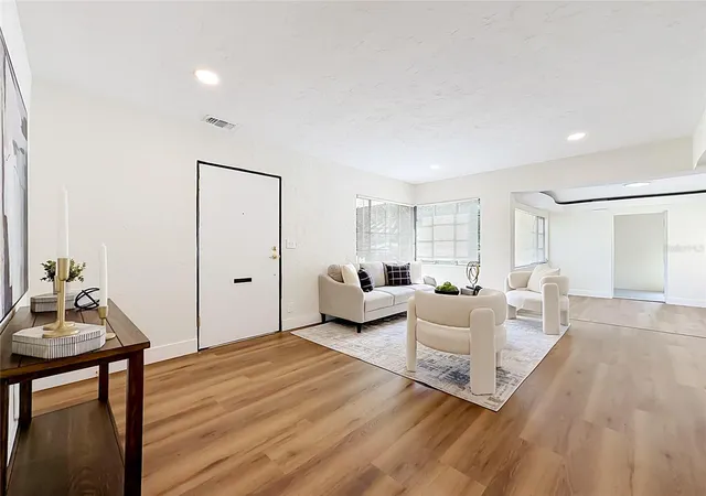 Photo 3 of Single family home for sale at 948 NE 6th Street, Ocala, FL 34470 | MLS# V4949632 | Listing updated on 2026-09-17